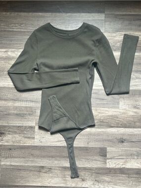 A&F Green Long Sleeve Snap-Closure Bodysuit
